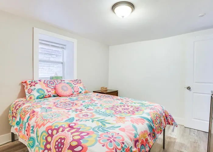 2mi To Obama Center - Pet-friendly Near Uoc!